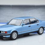BMW 7シリーズ E32 730i 青 MCG 1:18