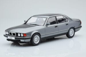 BMW 7シリーズ E32 740i 銀 MCG 1:18