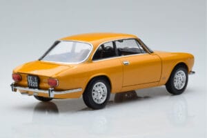 Alfa Romeo 1750 GTV イエロー Norev 1:18 187910 メタル - 画像 3/7