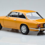 Alfa Romeo 1750 GTV イエロー Norev 1:18 - image 6 of 7