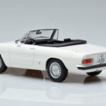 Alfa Romeo 2000 Spider ホワイト Norev 1:18 - image 6 of 7