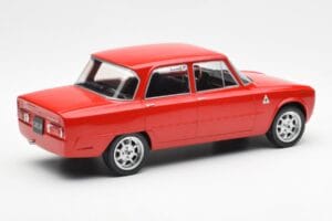 Alfa Romeo Giulia Nuova Super レッド Custom Wheels MCG 1:18 MCG18333 メタル - 画像 2/6