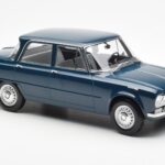 Alfa Romeo Giulia TI ペトロール ブルー Norev 1:18 - image 4 of 6