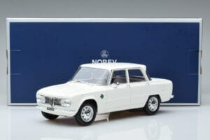 Alfa Romeo Giulia Ti Super Norev 1:18 187970 メタル - 画像 6/6