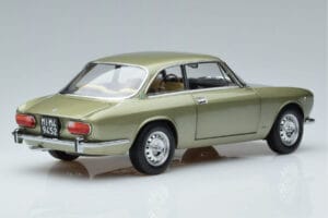 Alfa Romeo GTV 2000 グリーン リミテッドエディション Norev 1:18 187913 メタル - 画像 3/7