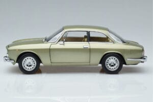 Alfa Romeo GTV 2000 グリーン リミテッドエディション Norev 1:18 187913 メタル - 画像 4/7