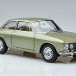 Alfa Romeo GTV 2000 グリーン リミテッドエディション Norev 1:18 187913 メタル - image 5 of 7