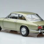Alfa Romeo GTV 2000 グリーン リミテッドエディション Norev 1:18 187913 メタル - image 6 of 7