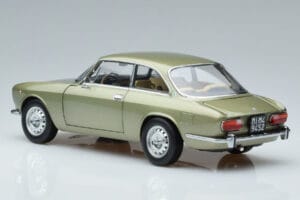 Alfa Romeo GTV 2000 グリーン リミテッドエディション Norev 1:18 187913 メタル - 画像 6/7