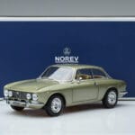 Alfa Romeo GTV 2000 グリーン リミテッドエディション Norev 1:18 187913 メタル - image 7 of 7