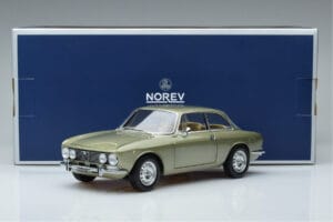Alfa Romeo GTV 2000 グリーン リミテッドエディション Norev 1:18 187913 メタル - 画像 7/7