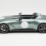 Aston Martin V12 Speedster グリーンメタリック GT Spirit 1:18 - image 3 of 6