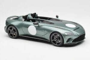 Aston Martin V12 Speedster グリーンメタリック GT Spirit 1:18 GT906 レジン - 画像 4/6