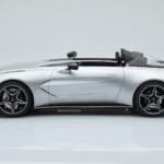 Aston Martin V12 Speedster シルバー GT Spirit 1:18 - image 3 of 6