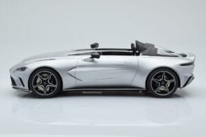Aston Martin V12 Speedster シルバー GT Spirit 1:18 GT430 レジン - 画像 3/6