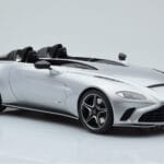 Aston Martin V12 Speedster シルバー GT Spirit 1:18 - image 4 of 6