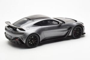 Aston Martin V12 Vantage マグネティックシルバー GT Spirit 1:18 GT443 レジン - 画像 2/6