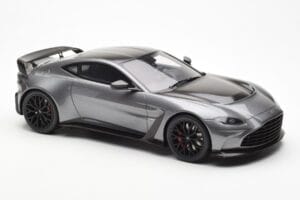 Aston Martin V12 Vantage マグネティックシルバー GT Spirit 1:18 GT443 レジン - 画像 4/6