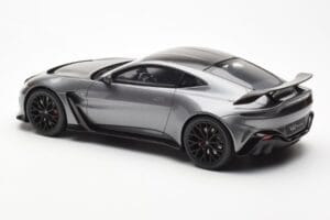 Aston Martin V12 Vantage マグネティックシルバー GT Spirit 1:18 GT443 レジン - 画像 5/6