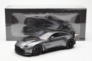Aston Martin V12 Vantage マグネティックシルバー GT Spirit 1:18 GT443 レジン - 画像 6/6