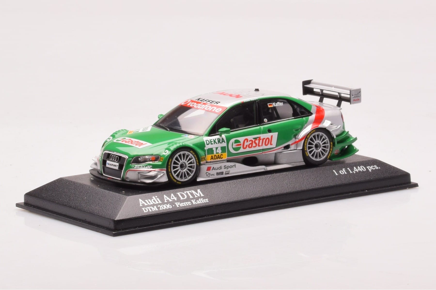 Audi A4 B7 DTM Team Phoenix #14 F. Kaffer DTM 2006 Minichamps 1:43 400061514 メタル - 画像 2/4