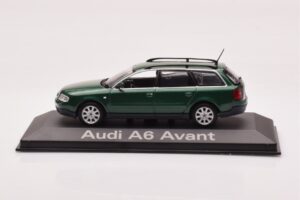 Audi A6 C5 Avant グリーン Minichamps 1:43