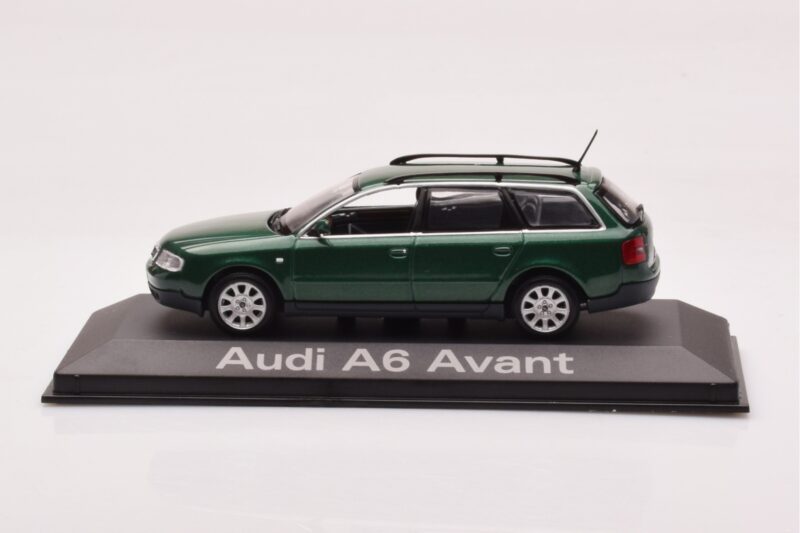 Audi A6 C5 Avant グリーン Minichamps 1:43