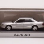 Audi A8 D2 シルバー グリーン ストライプ Minichamps 1:43 - image 4 of 4
