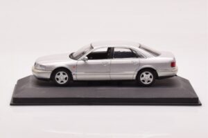 Audi A8 D2 シルバー グリーン ストライプ Minichamps 1:43