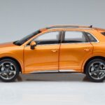 Audi Q3 F3 オレンジ FAW 1:18 05730Q32019 メタル - image 4 of 7