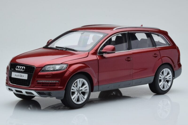 Audi Q7 4L ガーネットレッド Kyosho 1:18