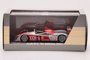 Audi R10 TDI LMP1 #2 F. Biela / E. Pirro / M. Werner 12 Hours of Sebring 2007 Minichamps 1:43 5020700233 メタル - 画像 4/4