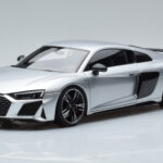 Audi R8 Performance シルバー Kengfai 1:18