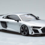 Audi R8 Performance シルバー Kengfai 1:18 - image 6 of 10