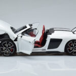 Audi R8 Spyder Performance ホワイト Kengfai 1:18 - image 5 of 11