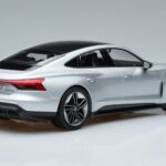 Audi RS e-tron GT シルバー Norev 1:18 188381 メタル - image 2 of 6