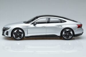 Audi RS e-tron GT シルバー Norev 1:18 188381 メタル - 画像 3/6