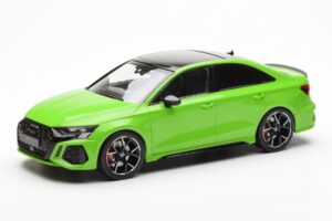 Audi RS3 8Y セダン グリーン MCG 1:18