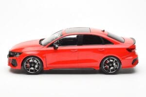 Audi RS3 8Y セダン レッド MCG 1:18 MCG18451 メタル - 画像 3/6