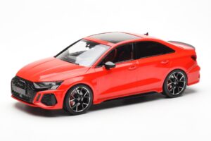 Audi RS3 8Y セダン レッド MCG 1:18