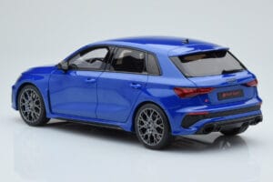 Audi RS3 8Y Sportback Performance Edition ナガロブルー GT Spirit 1:18 GT884 レジン - 画像 4/5