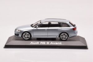 Audi RS6 C6 Monza シルバー Minichamps 1:43