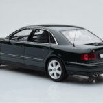 Audi S8 D2 グリーン Otto 1:18 - image 5 of 6