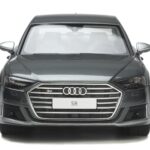 Audi S8 D5 グレー GT Spirit 1:18 - image 4 of 5