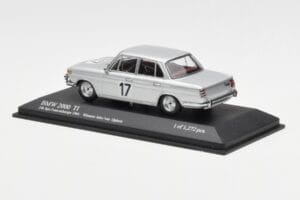 BMW 2000 Ti #17 J. Ickx / C. van Ophem Winners 24 Hours of Spa 1966 Minichamps 1:43 400662517 メタル - 画像 3/4
