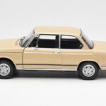 BMW 2002 Ti E10 サハラベージュ Kyosho 1:18 - image 4 of 8