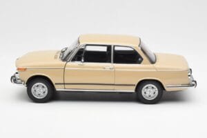 BMW 2002 Ti E10 サハラベージュ Kyosho 1:18 08541BG メタル - 画像 4/8