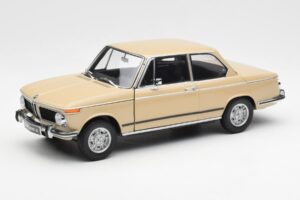BMW 2002 Ti E10 サハラベージュ Kyosho 1:18