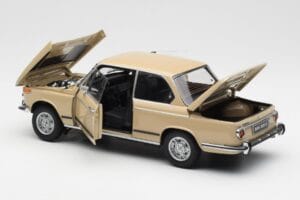 BMW 2002 Ti E10 サハラベージュ Kyosho 1:18 08541BG メタル - 画像 5/8