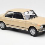 BMW 2002 Ti E10 サハラベージュ Kyosho 1:18 - image 6 of 8